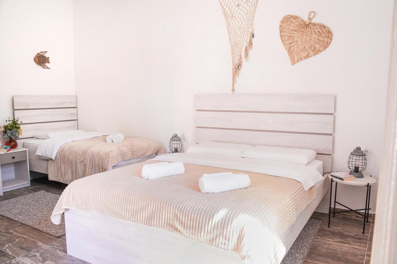 Villa Waikiki Beach House Tivat Exterior foto
