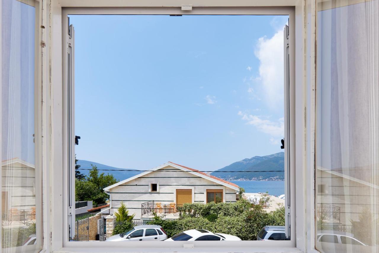 Villa Waikiki Beach House Tivat Exterior foto