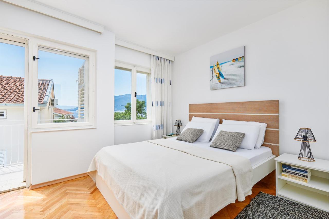 Villa Waikiki Beach House Tivat Exterior foto