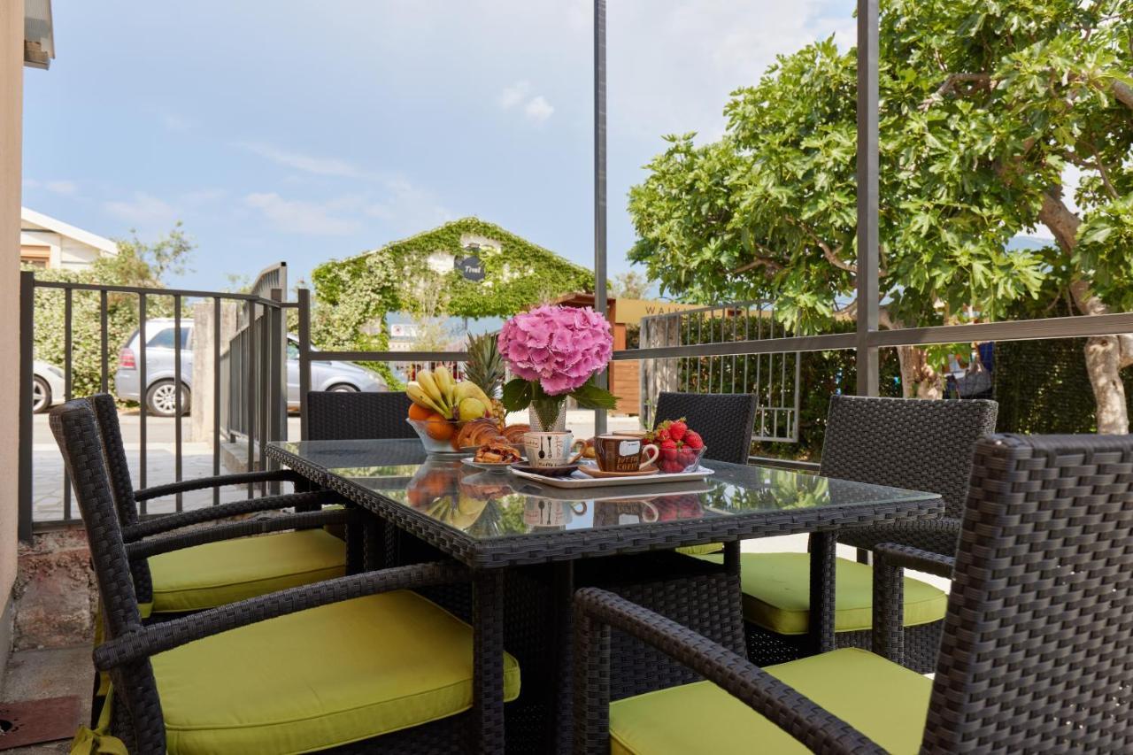 Villa Waikiki Beach House Tivat Exterior foto
