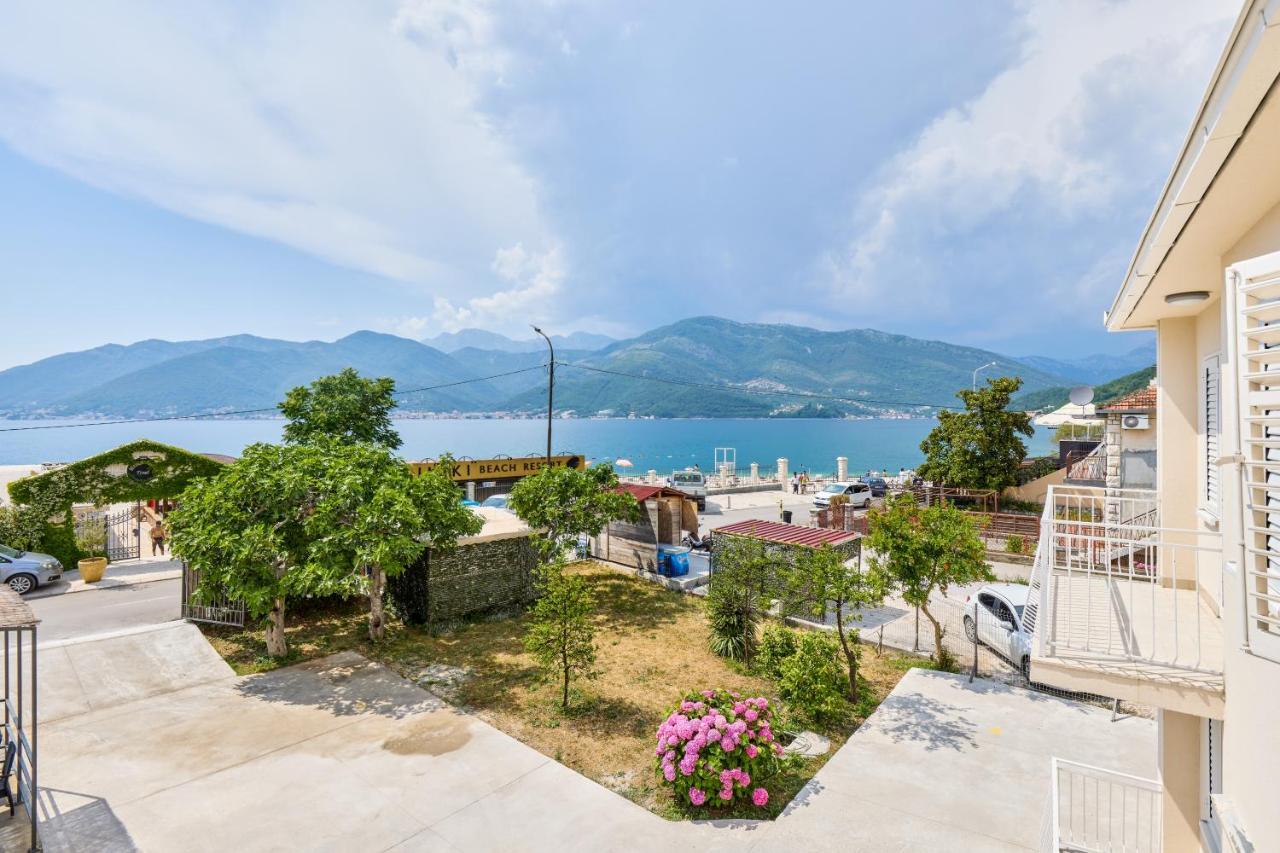 Villa Waikiki Beach House Tivat Exterior foto