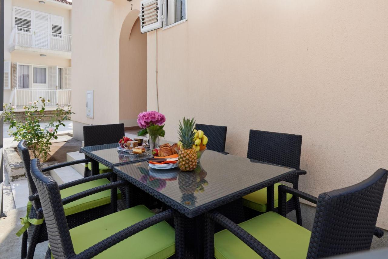 Villa Waikiki Beach House Tivat Exterior foto