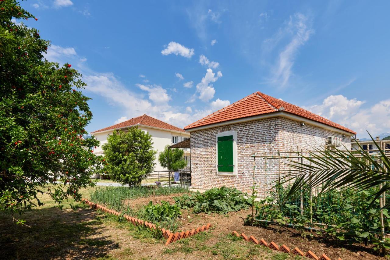 Villa Waikiki Beach House Tivat Exterior foto