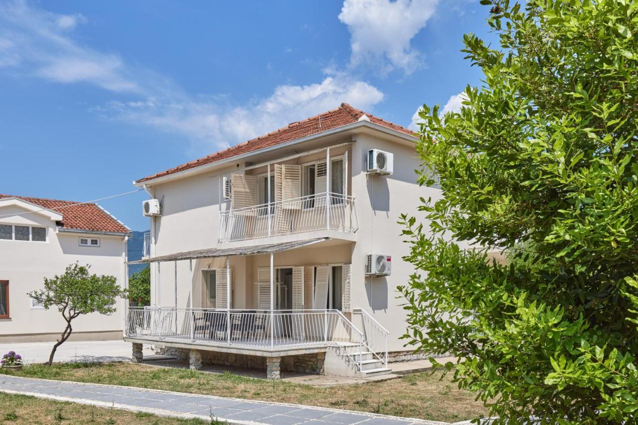 Villa Waikiki Beach House Tivat Exterior foto