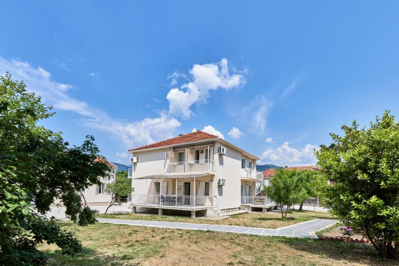 Villa Waikiki Beach House Tivat Exterior foto
